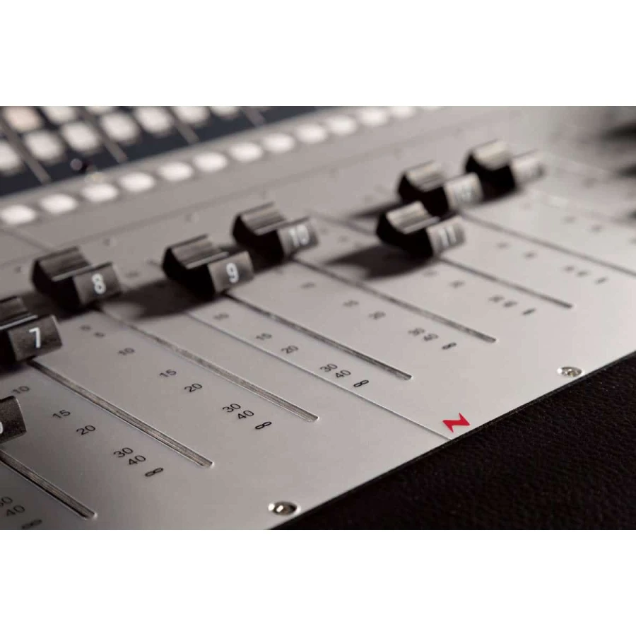 Neve 8424 analog console