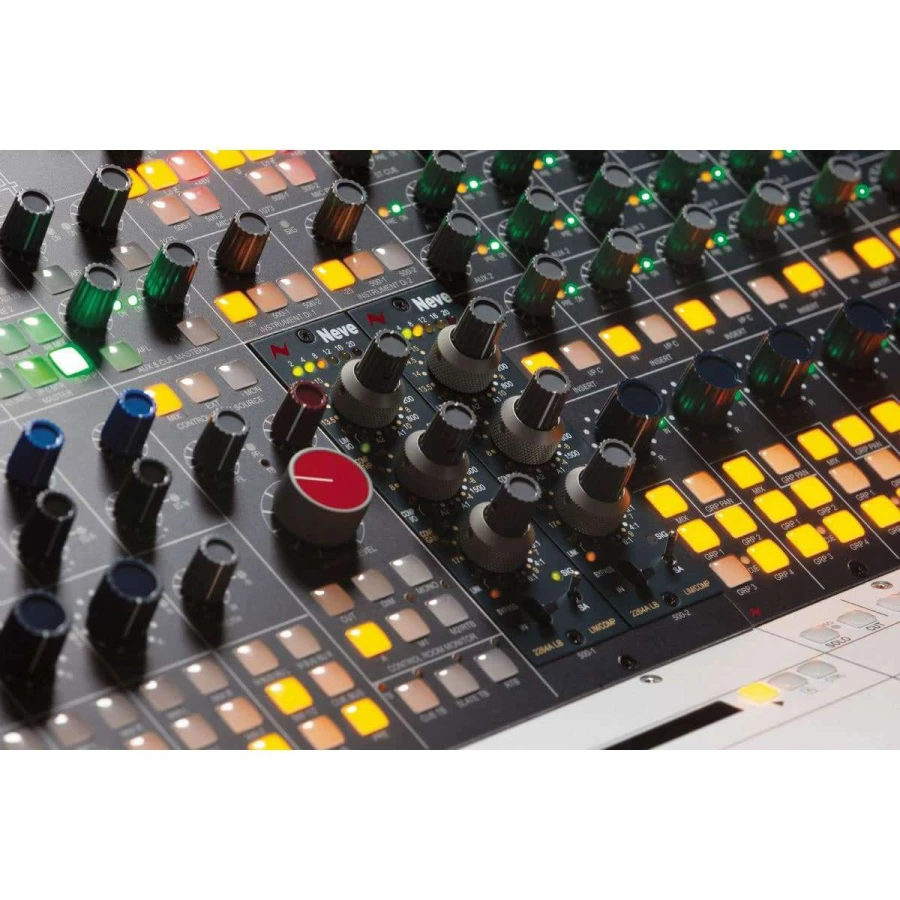 Neve 8424 analog console