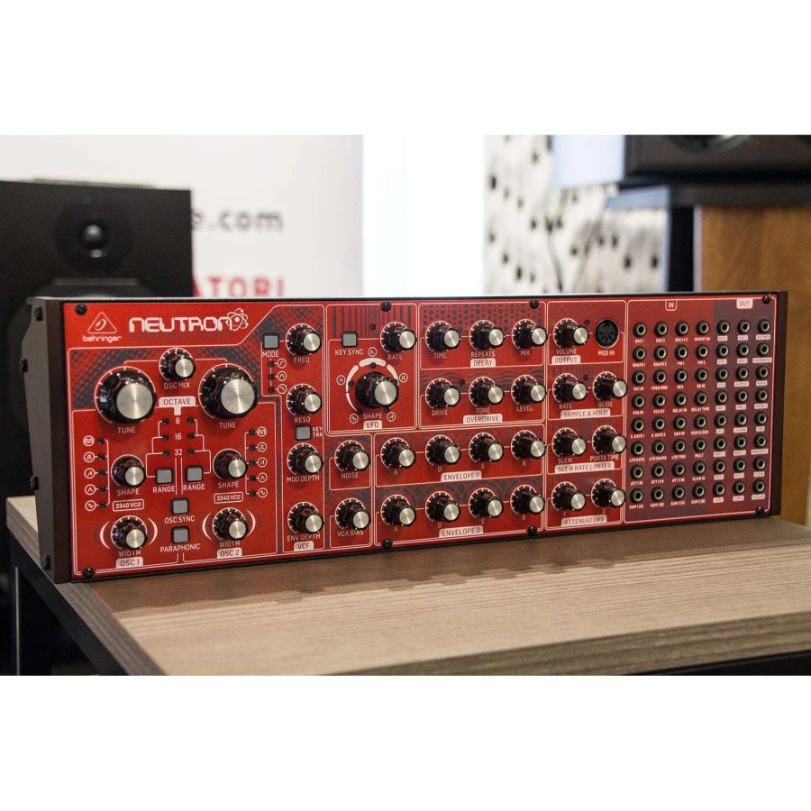 Behringer Neutron (usato)