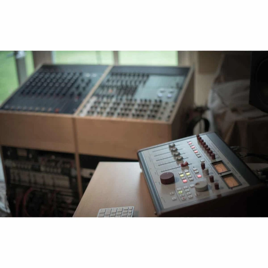 Rupert Neve 5060 Centerpiece: 24x2 Desktop Mixer