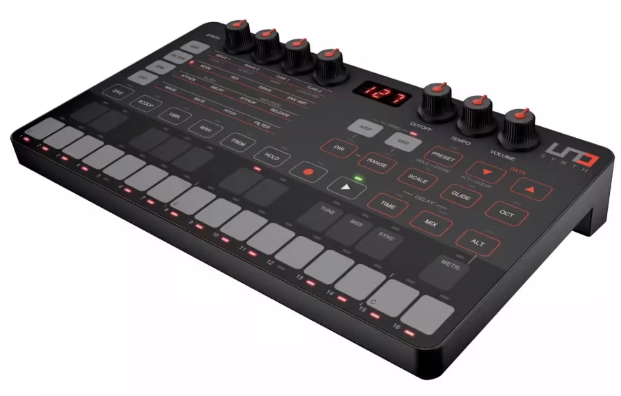 IK Multimedia UNO Synth