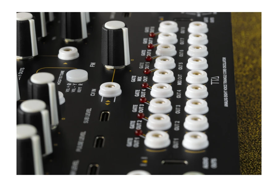 Triax8 - Analog Eight Voice Triangle Core Oscillator
