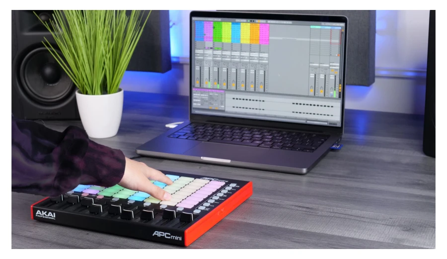 Akai Professional APC Mini MK2