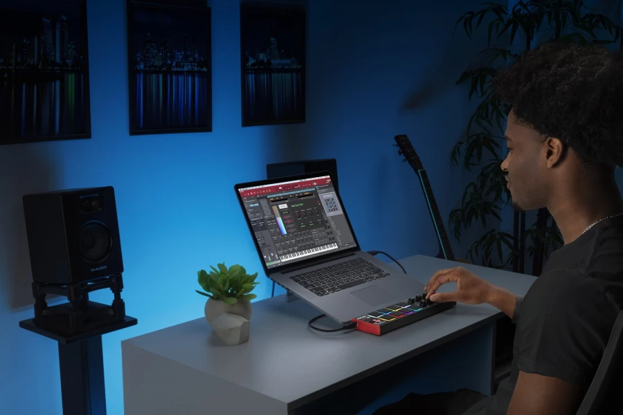 Akai Professional LPD8 MK2