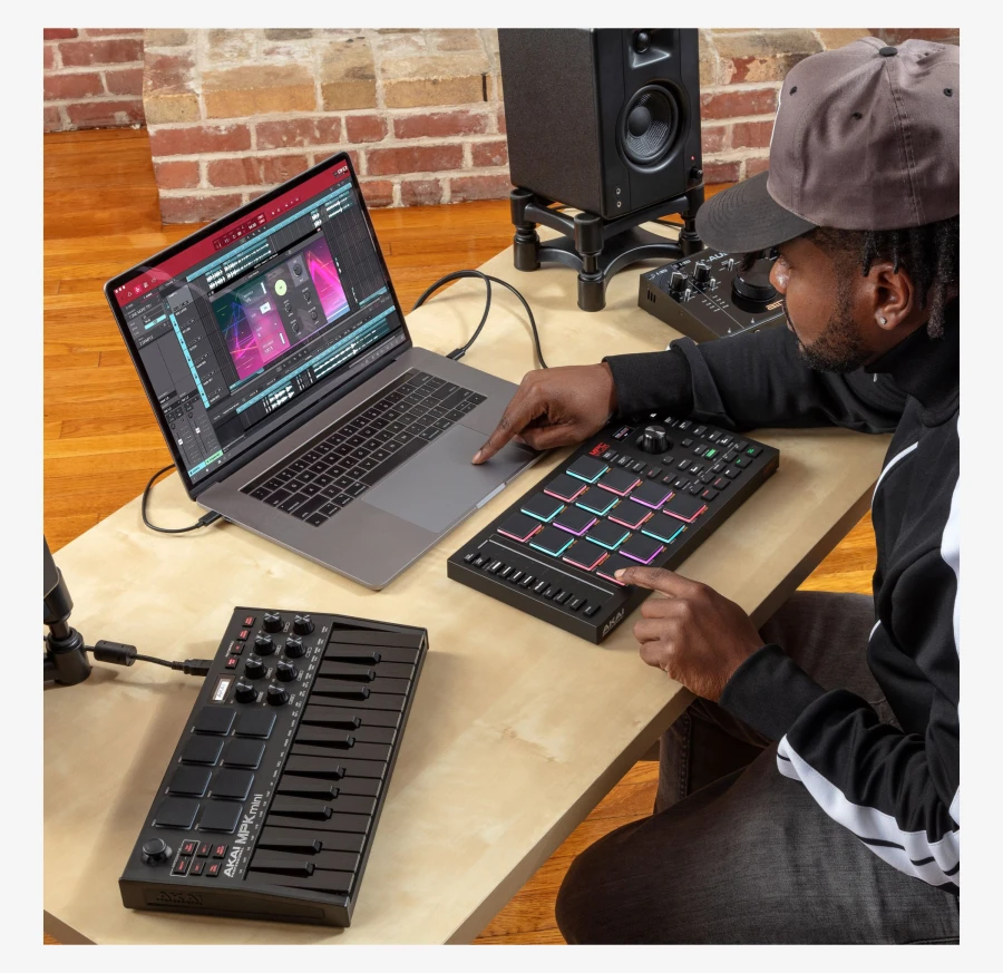 Akai Professional MPC Studio 2