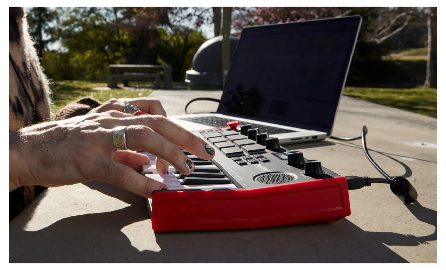 Akai Professional MPK Mini Play MK3