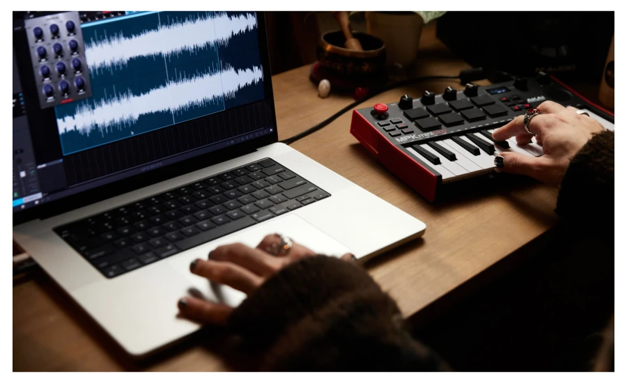 Akai Professional MPK Mini Play MK3