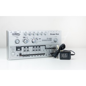Cyclone Analogic Bass Bot TT-303 (Used)