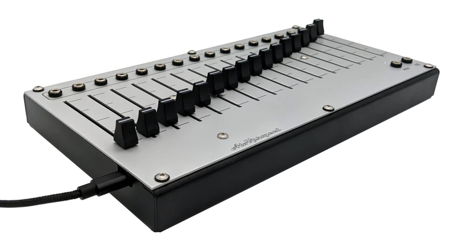 AtoV 16n Faderbank (Silver)