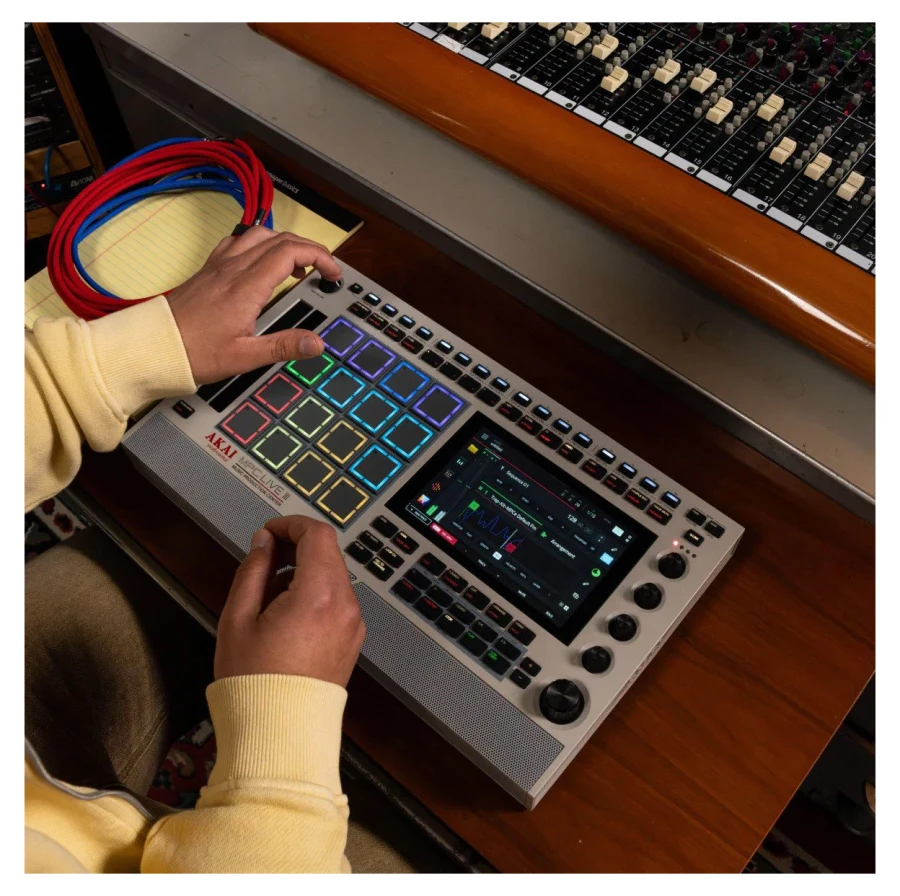 Akai Professional MPC Live III Retro